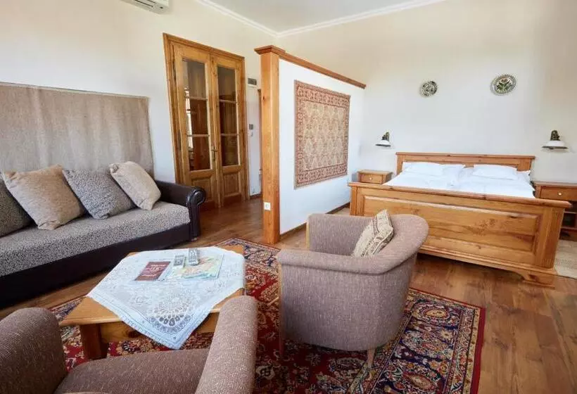 ペンション Sarok Vendégház