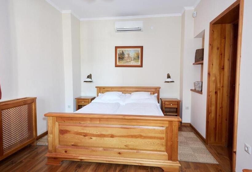 膳宿费 Sarok Vendégház