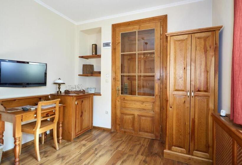 膳宿费 Sarok Vendégház