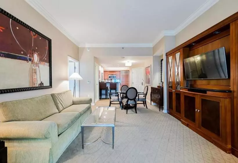 Stripviewsuites At Signature