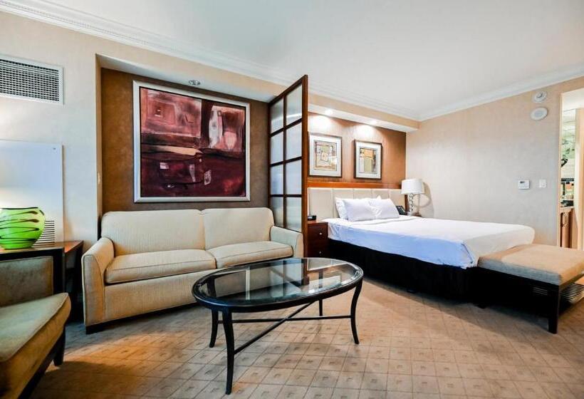 Stripviewsuites At Signature