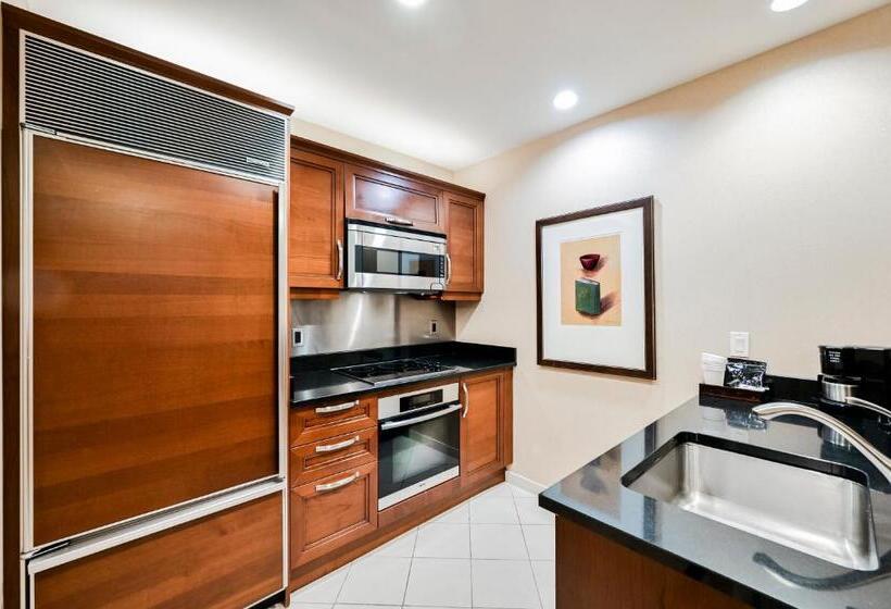 Stripviewsuites At Signature