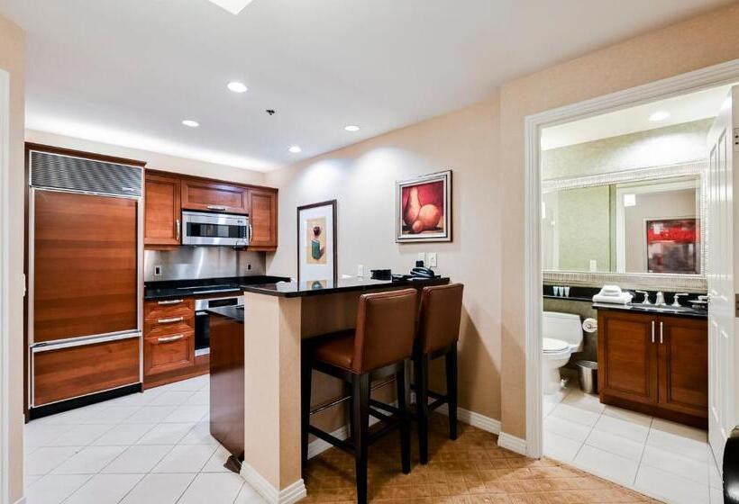 Stripviewsuites At Signature