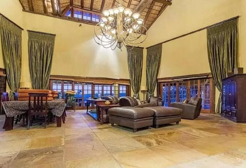 ホテル Tholo Private Game Lodge