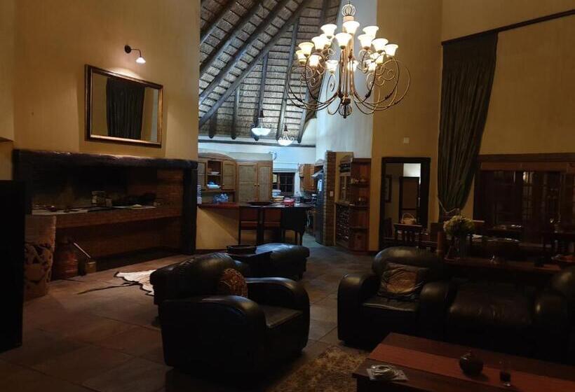 Hotel Tholo Private Game Lodge