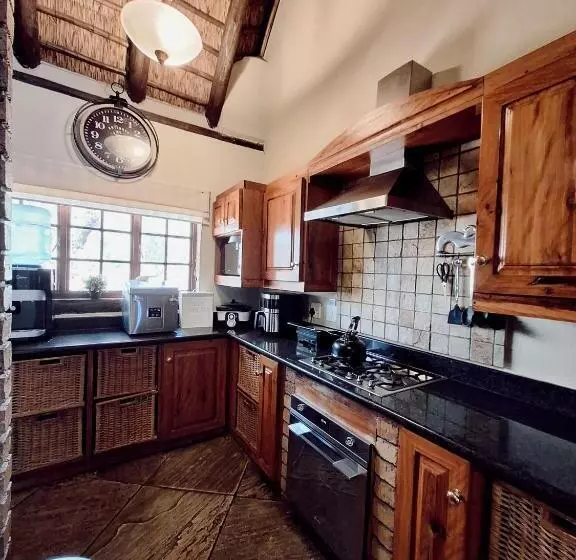 ホテル Tholo Private Game Lodge