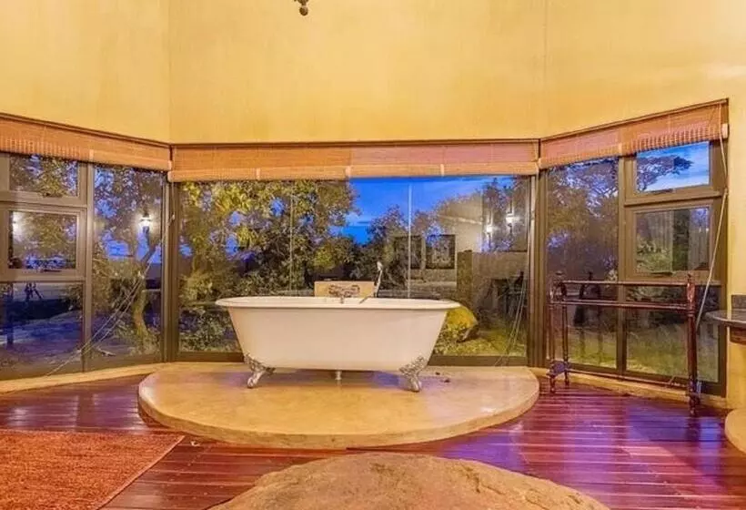ホテル Tholo Private Game Lodge