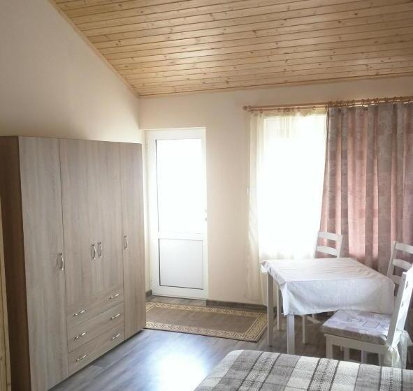 پانسیون Guest House Ezerets
