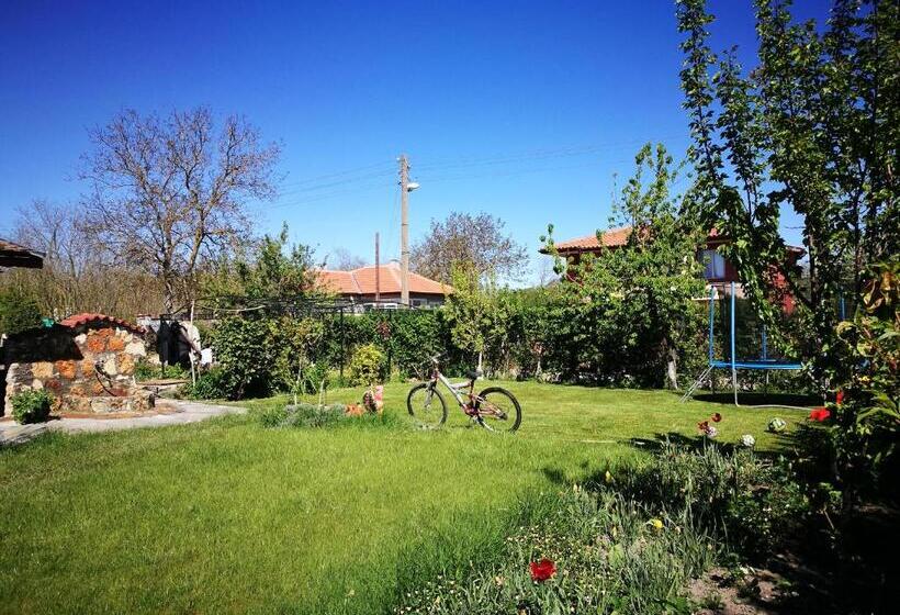 پانسیون Guest House Ezerets