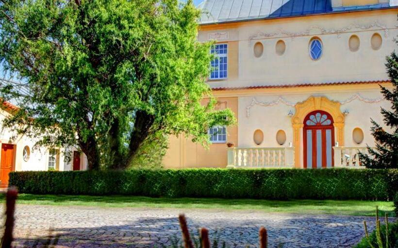 بنسيون Penzion Tillerova Vila