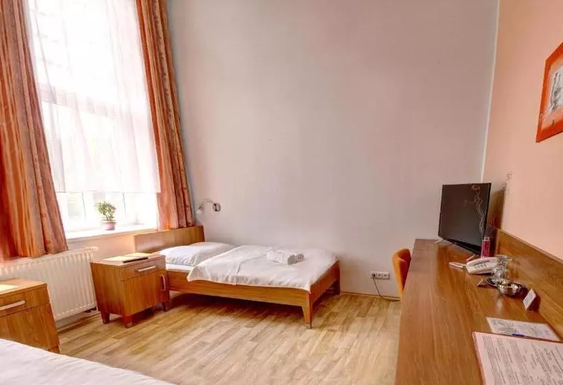 Majatalo Penzion Tillerova Vila