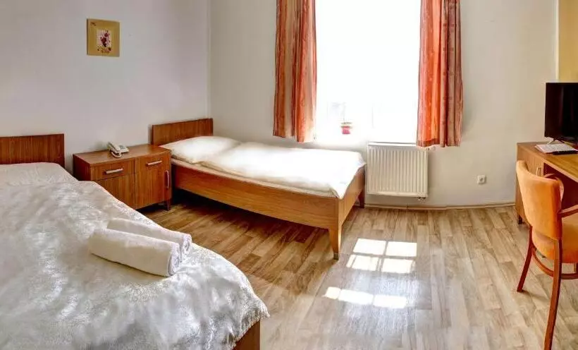 Majatalo Penzion Tillerova Vila