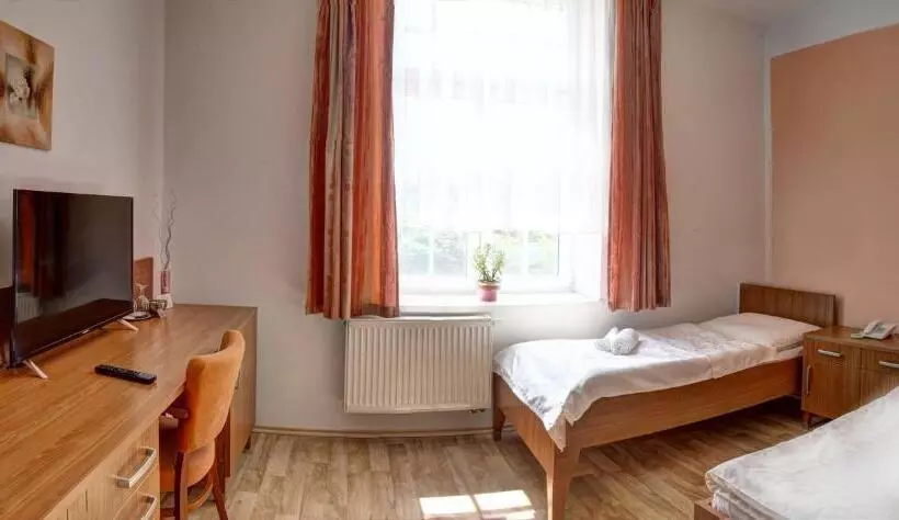 Majatalo Penzion Tillerova Vila