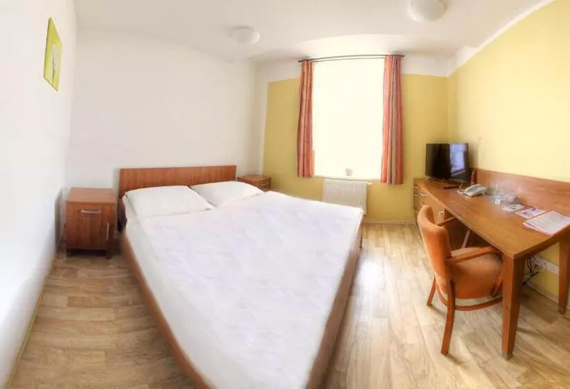 Majatalo Penzion Tillerova Vila