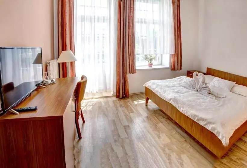 Majatalo Penzion Tillerova Vila