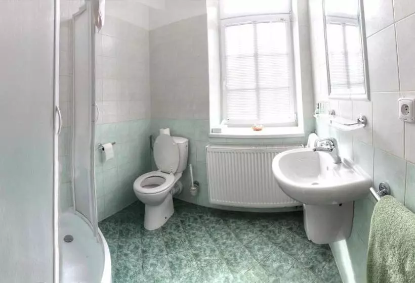 Majatalo Penzion Tillerova Vila