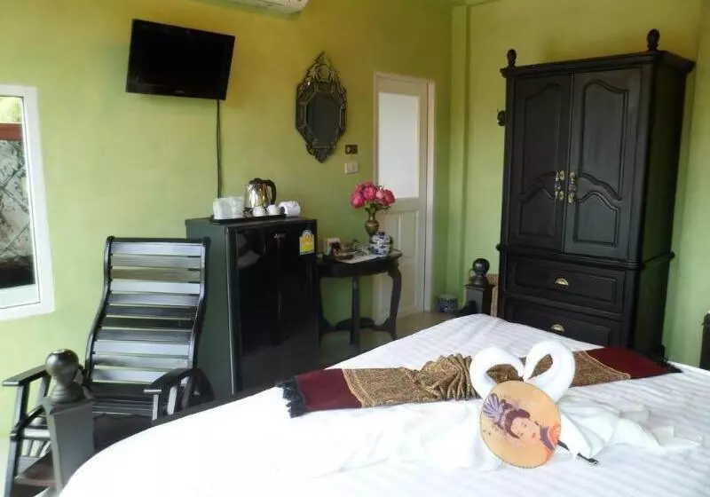 هتل Khaolak Boutique Hertitage