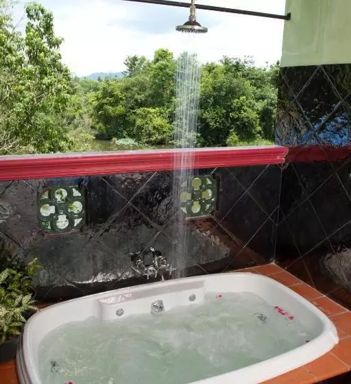 هتل Khaolak Boutique Hertitage