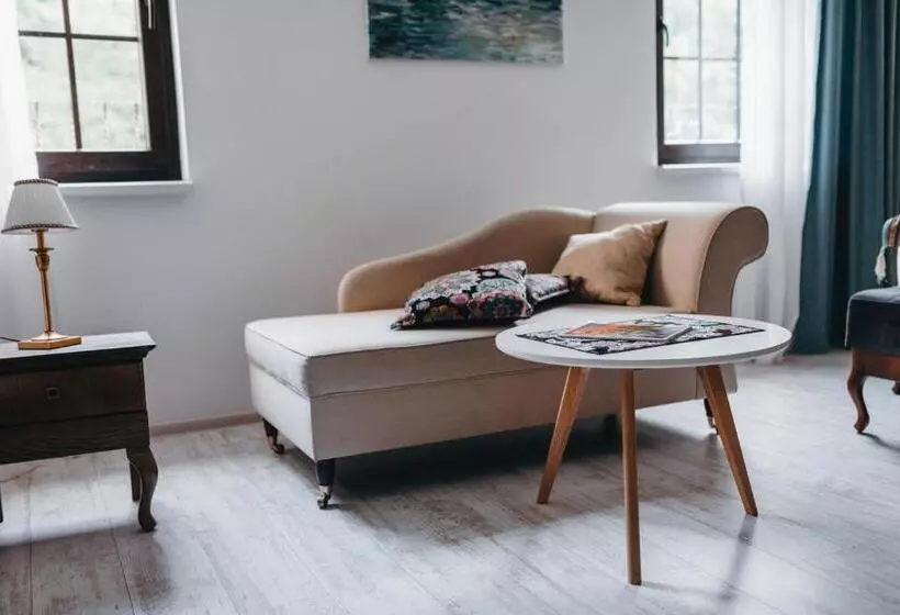 هتل Kostelski Buk