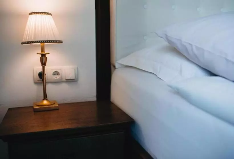 هتل Kostelski Buk