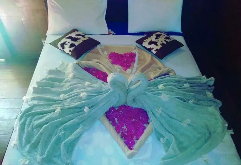 ユースホステル Lia Jaya Bungalows