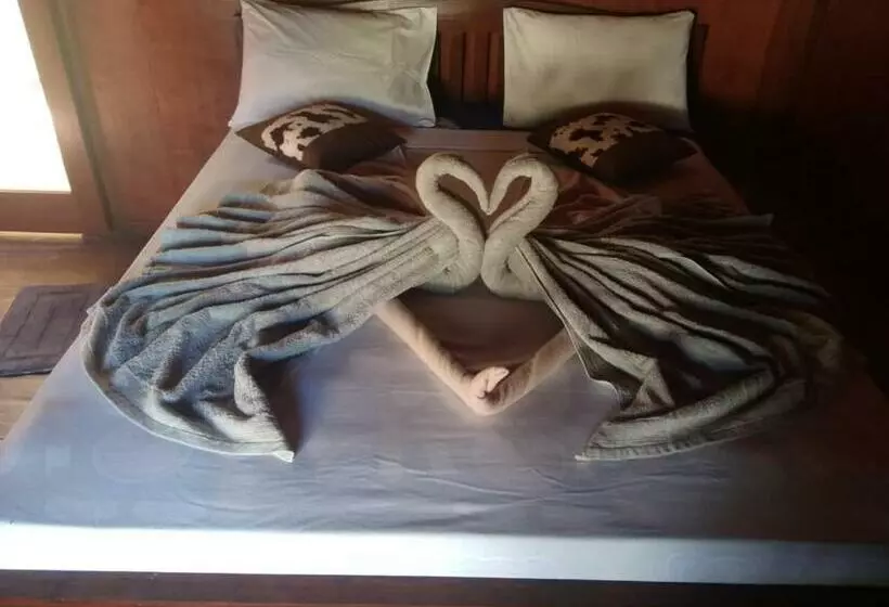 ユースホステル Lia Jaya Bungalows