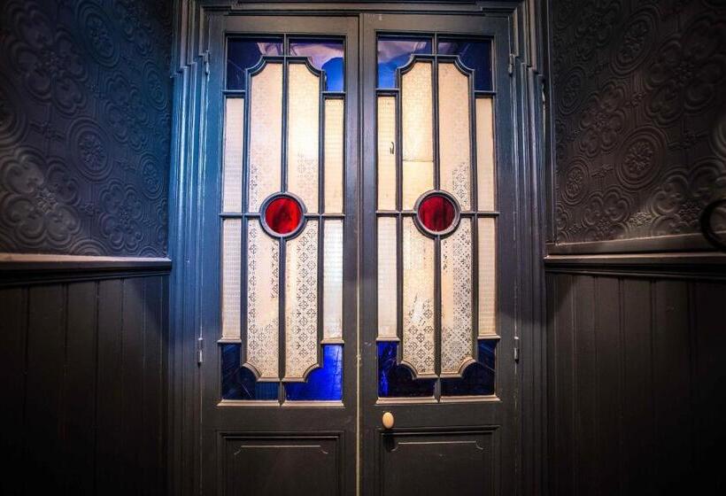 تختخواب و صبحانه Carcassonne Townhouse