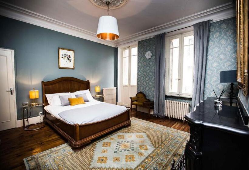 تختخواب و صبحانه Carcassonne Townhouse