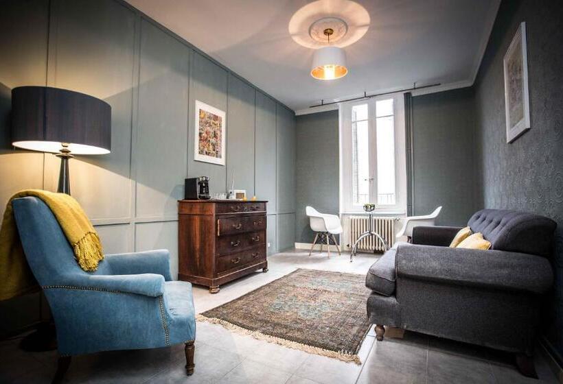 تختخواب و صبحانه Carcassonne Townhouse