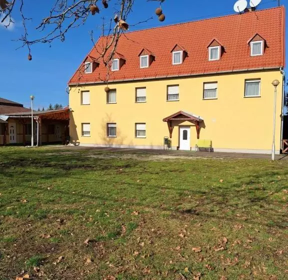 Aamiaismajoitus (B&B) Fenyő Panzió