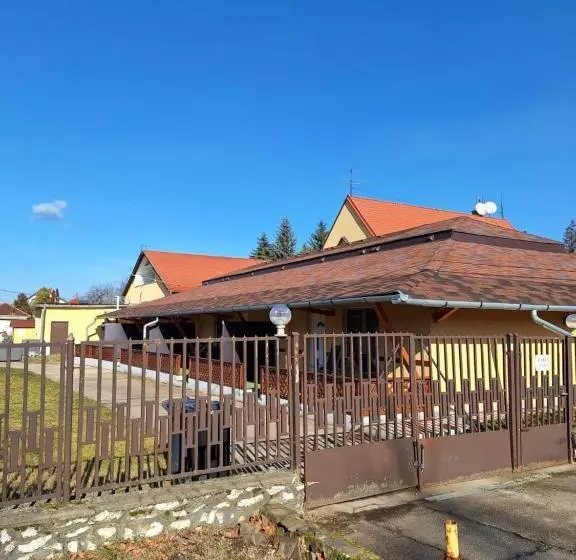 Aamiaismajoitus (B&B) Fenyő Panzió