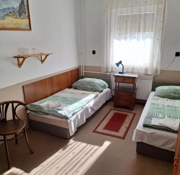 Aamiaismajoitus (B&B) Fenyő Panzió