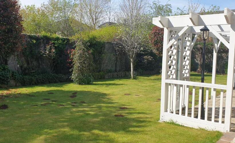 Bed and Breakfast Knightsbrook Guesthouse