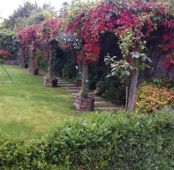 Aamiaismajoitus (B&B) Knightsbrook Guesthouse