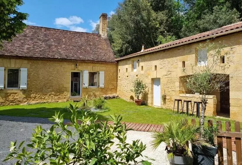 ベッドアンドブレックファースト Le Clos De La Canéda