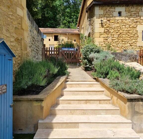 تختخواب و صبحانه Le Clos De La Canéda