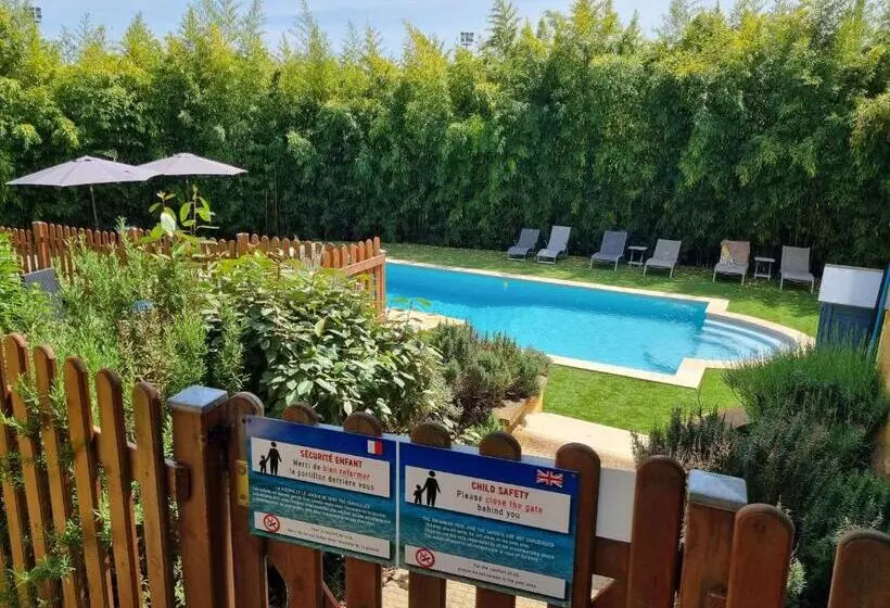 ベッドアンドブレックファースト Le Clos De La Canéda