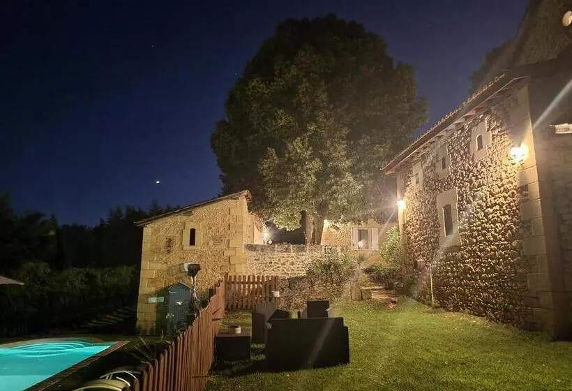 ベッドアンドブレックファースト Le Clos De La Canéda