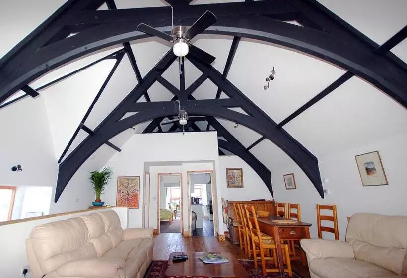 James John Hamilton House And Backpacker Hostel