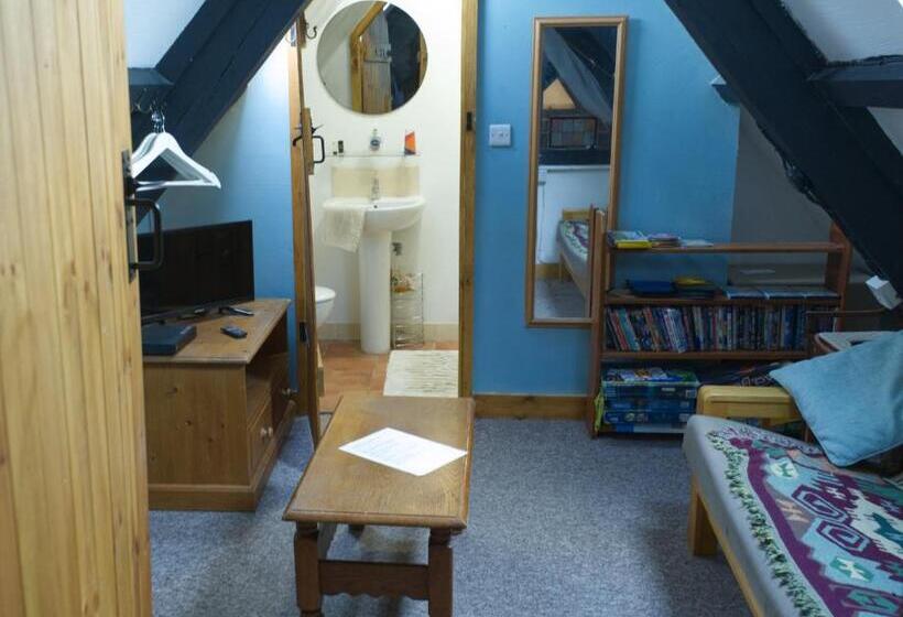 James John Hamilton House And Backpacker Hostel