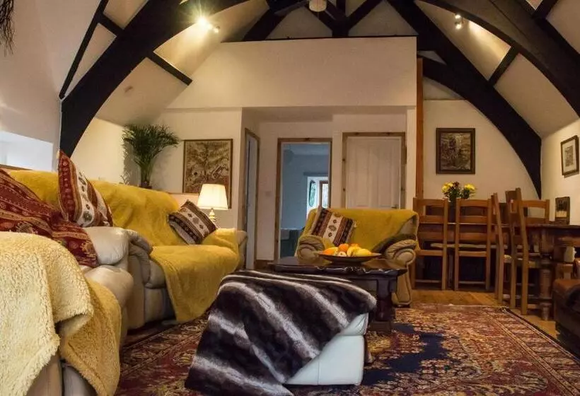 James John Hamilton House And Backpacker Hostel