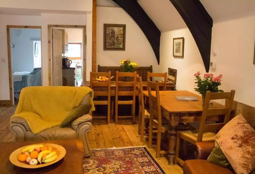 James John Hamilton House And Backpacker Hostel