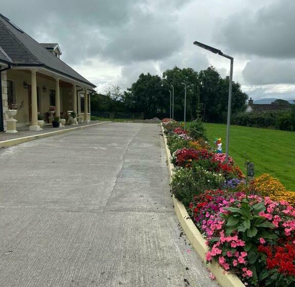 بنسيون Motorwaylodge Kilcoran Cahir E21rk60