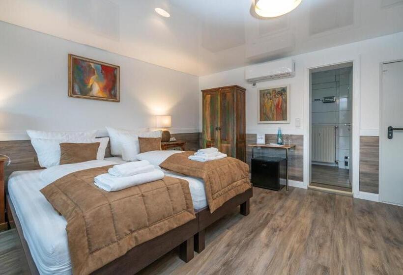 Общежитие Risa Hotel Village   Engel & Kreuz