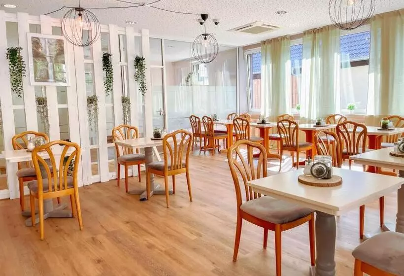 Retkeilymaja Risa Hotel Village   Engel & Kreuz