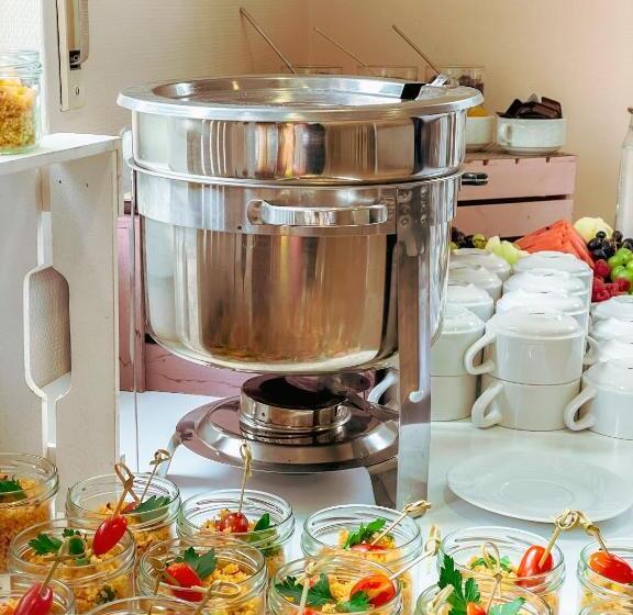 Общежитие Risa Hotel Village   Engel & Kreuz