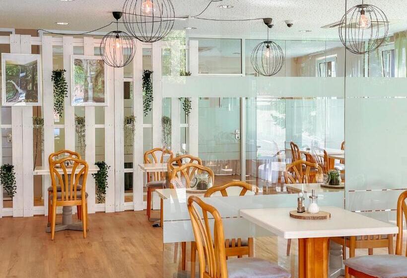 Общежитие Risa Hotel Village   Engel & Kreuz