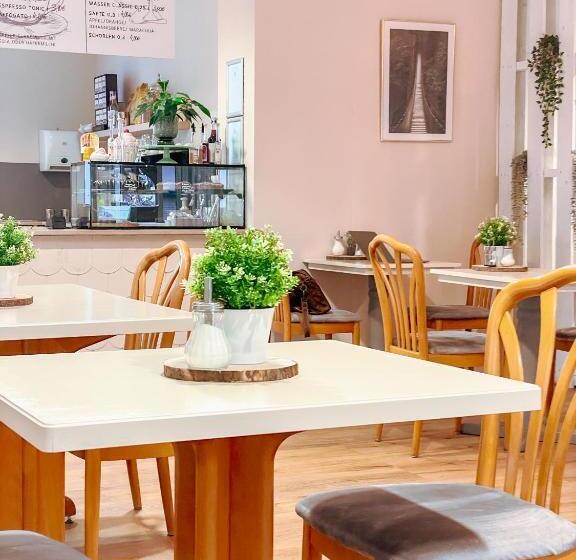 Общежитие Risa Hotel Village   Engel & Kreuz