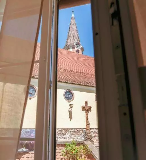 Retkeilymaja Risa Hotel Village   Engel & Kreuz