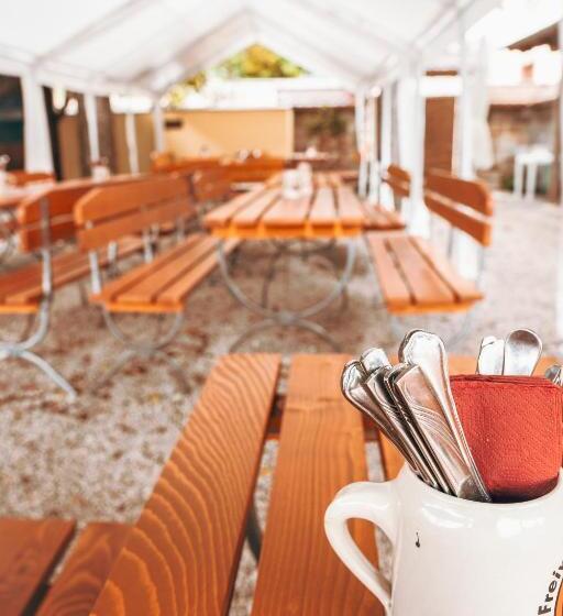 Общежитие Risa Hotel Village   Engel & Kreuz